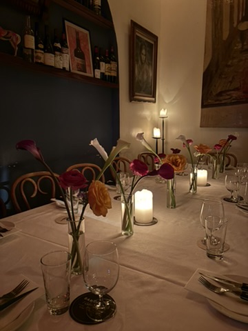 Candlelit private dinner table floral styling with calla lilies and ranunculus by Wilted NYC